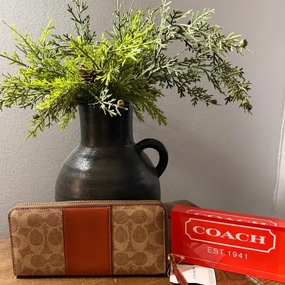 Coach Signature Zip Around Wallet (NWT) - Picture 2 of 9